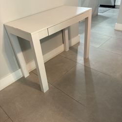  Console computer makeup Table