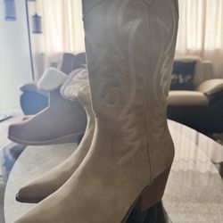 Woman’s Boots 