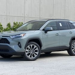 Toyota Rav4 XLE Premium 2025