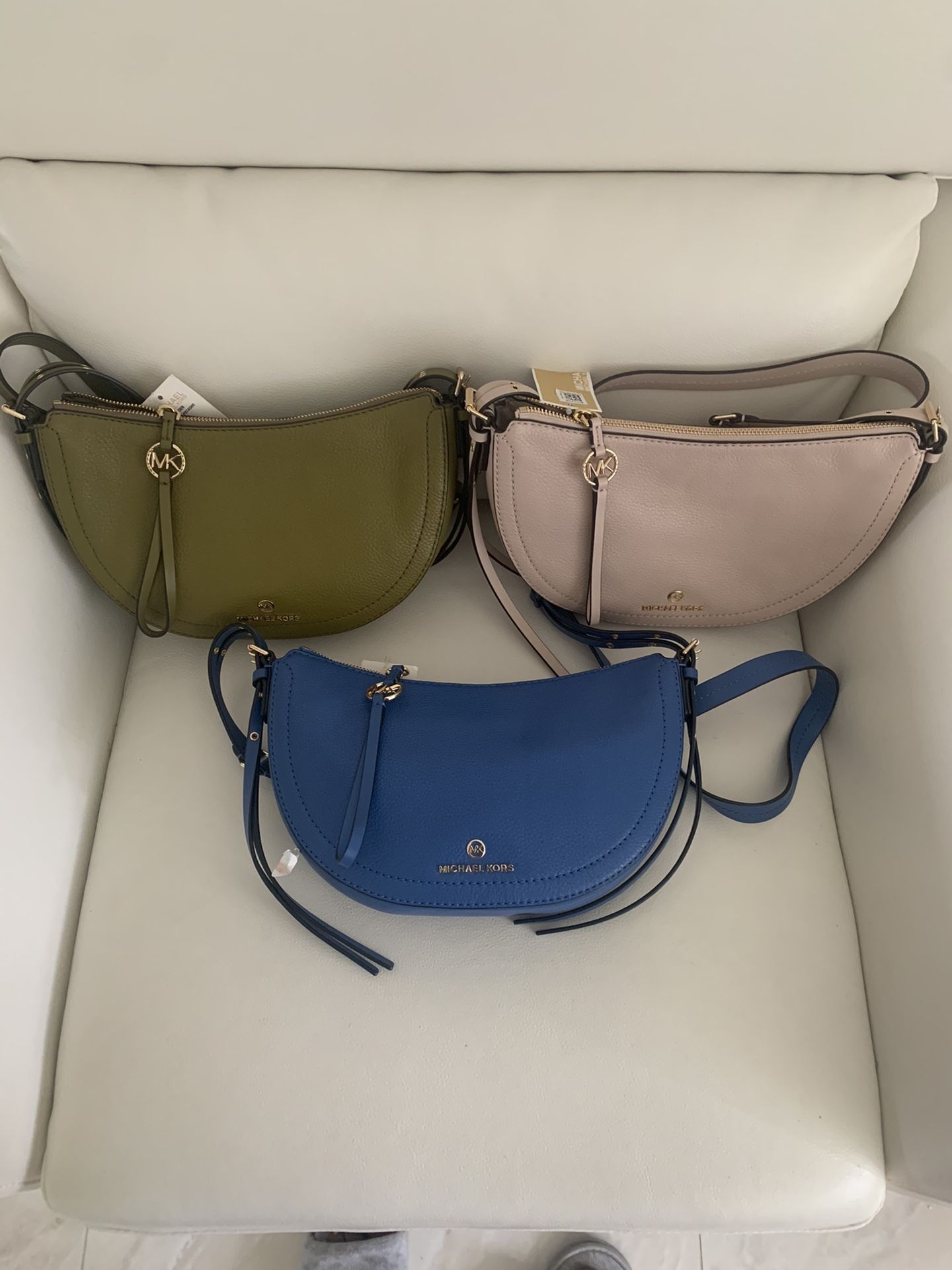 Michael Kors Camden Sm Messenger Leather Bag In 3 Colors