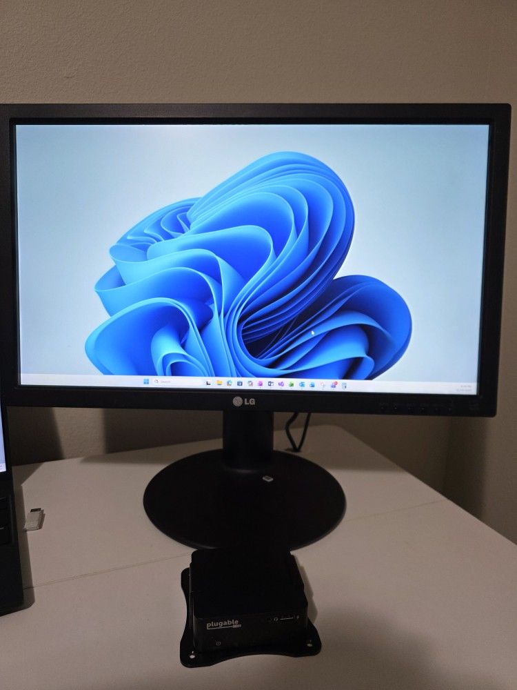 LG monitor with Plugable Docking Station