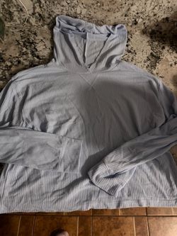 Hollister crop pullover medium