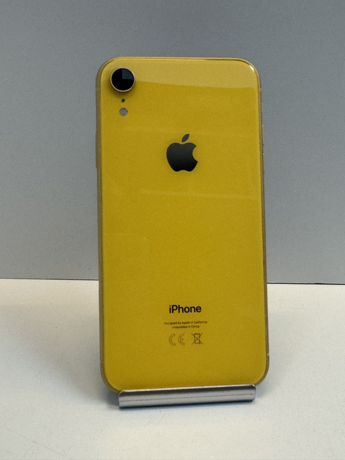 Apple iPhone XR 64gb. ( Unlocked )