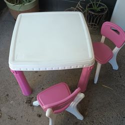 Step 2 Kids Table & Chairs 