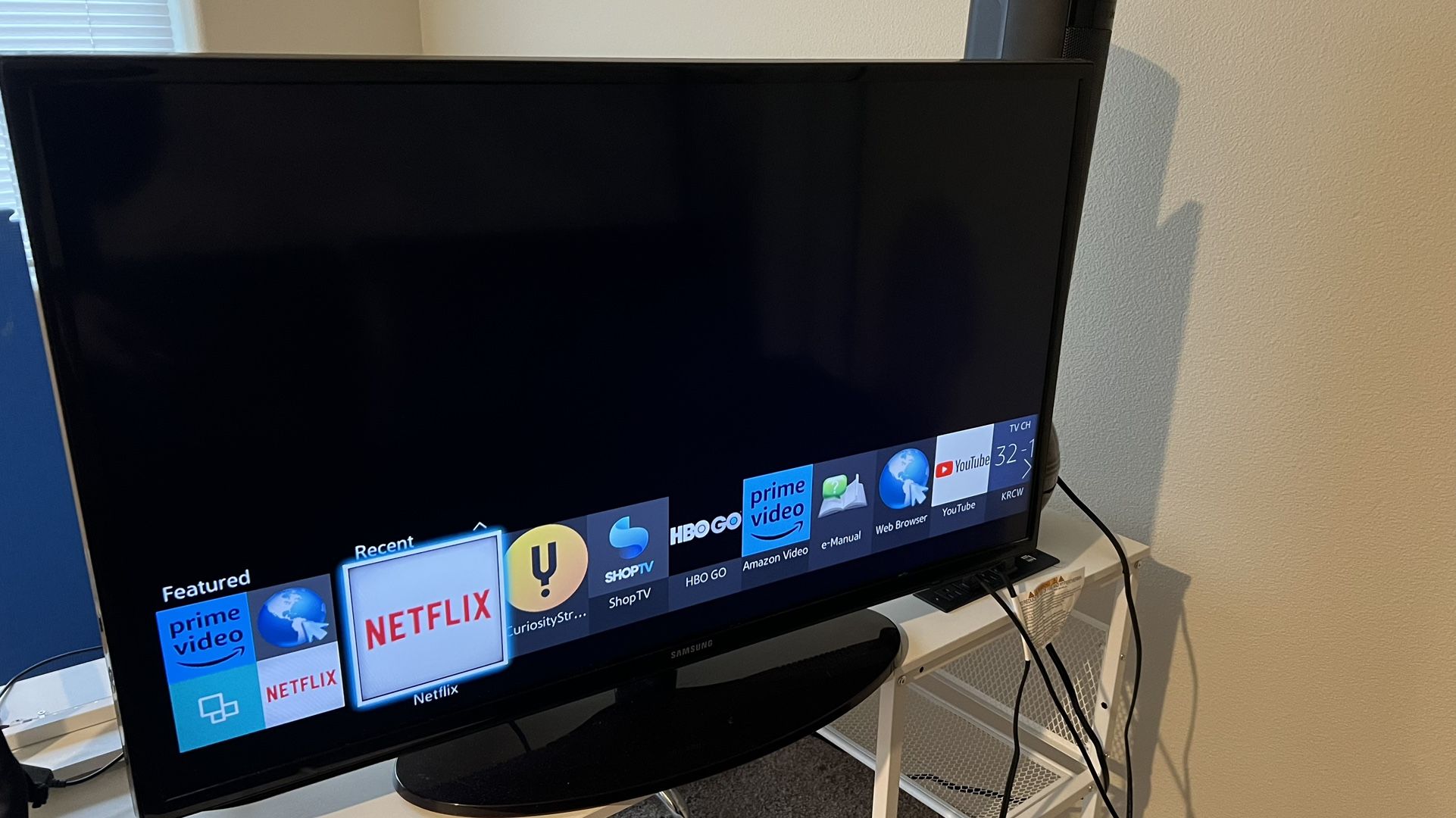 40’ Samsung Smart TV