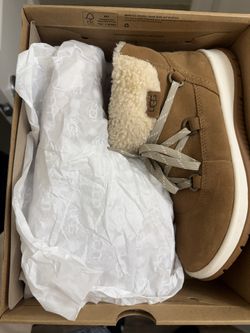 Uggs sneakers super comfortable size 8