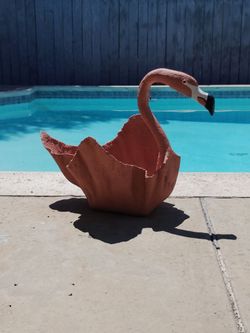 Flamingo flower pot 24" Tall