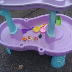 Step 2 Water Table With Accessories