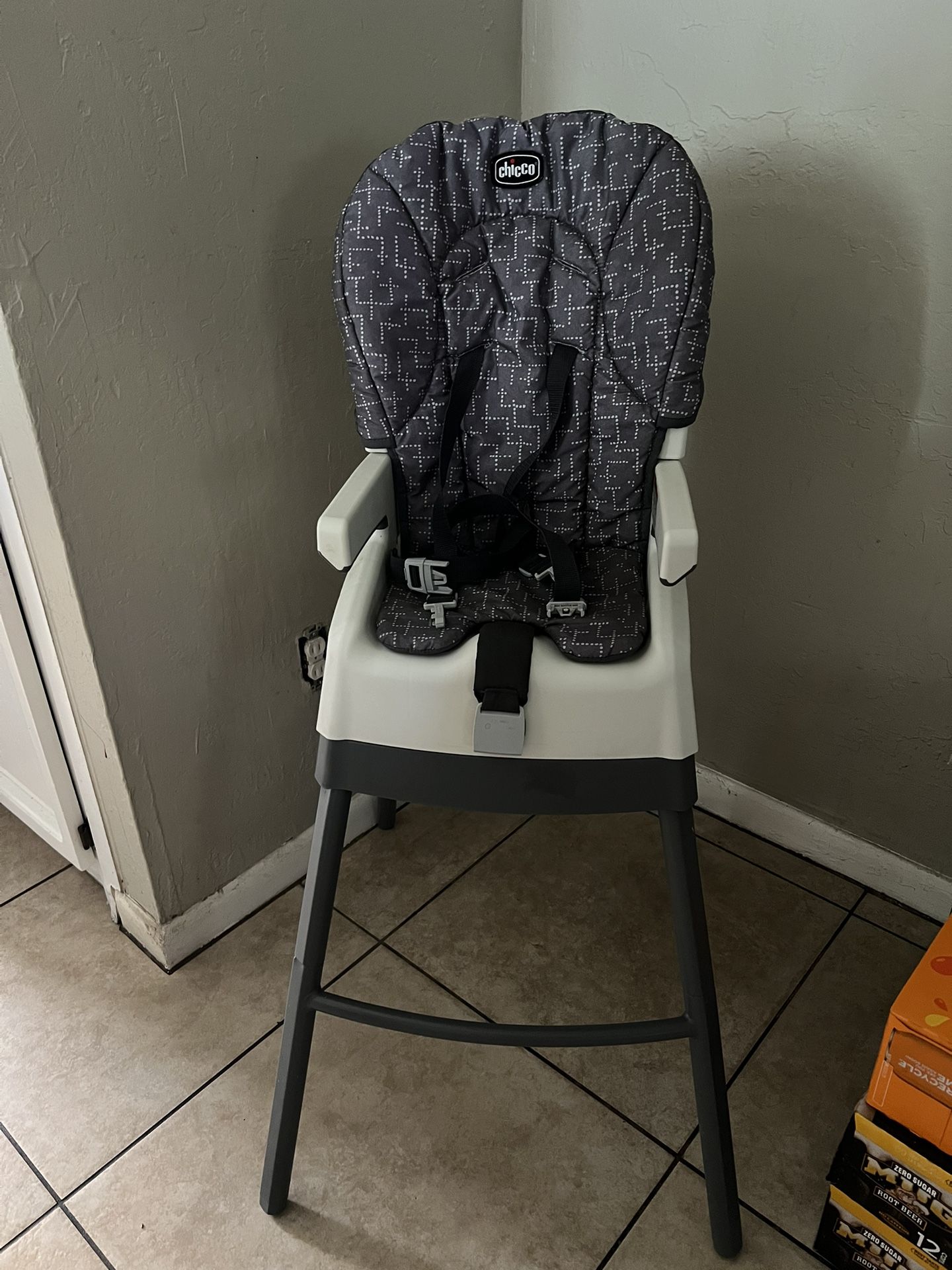 High Chair *LIKE NEW* Free