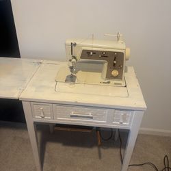 Classic Old Singer Sewing Machine 