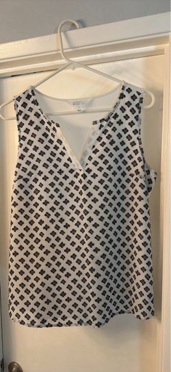 Size M Market & Spruce Sleeveless V-Neck Top