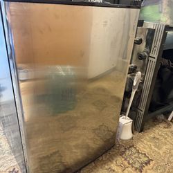 Compact Fridge With Freezer