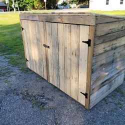 Trash can storage and sheds and more. Built 2 ordor. Made from recycled palettes