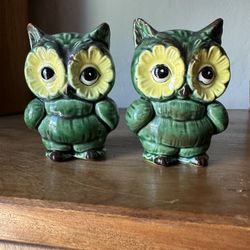 Vintage Mid Century Salt And Pepper Shakers