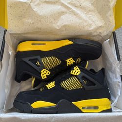 Jordan 4 Thunder (2023) 