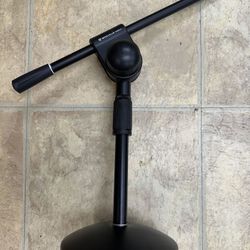 Rockville Bass, Amplifier Mic Stand, Model RDMS 70. $15.00