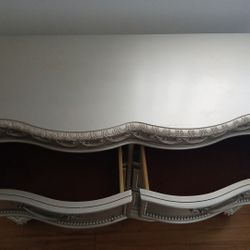 Silver Furniture Great Condition No Breaks Or Rips