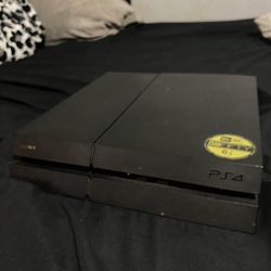 Ps4 with cables and 2 controllers