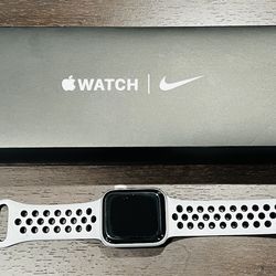 Apple Watch SE - Nike edition - 40mm