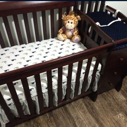 Dream On Me 4-1 Convertible Mini Crib + Changing table (Mattress INCLUDED)