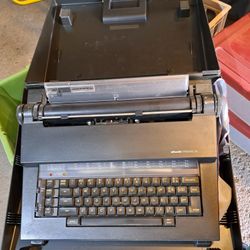 Olivetti Praxis 35 Electric Typewriter 