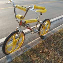 Mongoose "Stranger Things" Special Edition Bmx Bicycle