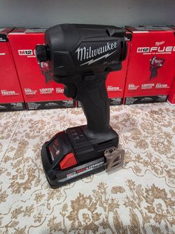 Milwaukee FUEL Surge Impact Driver with M18 Battery