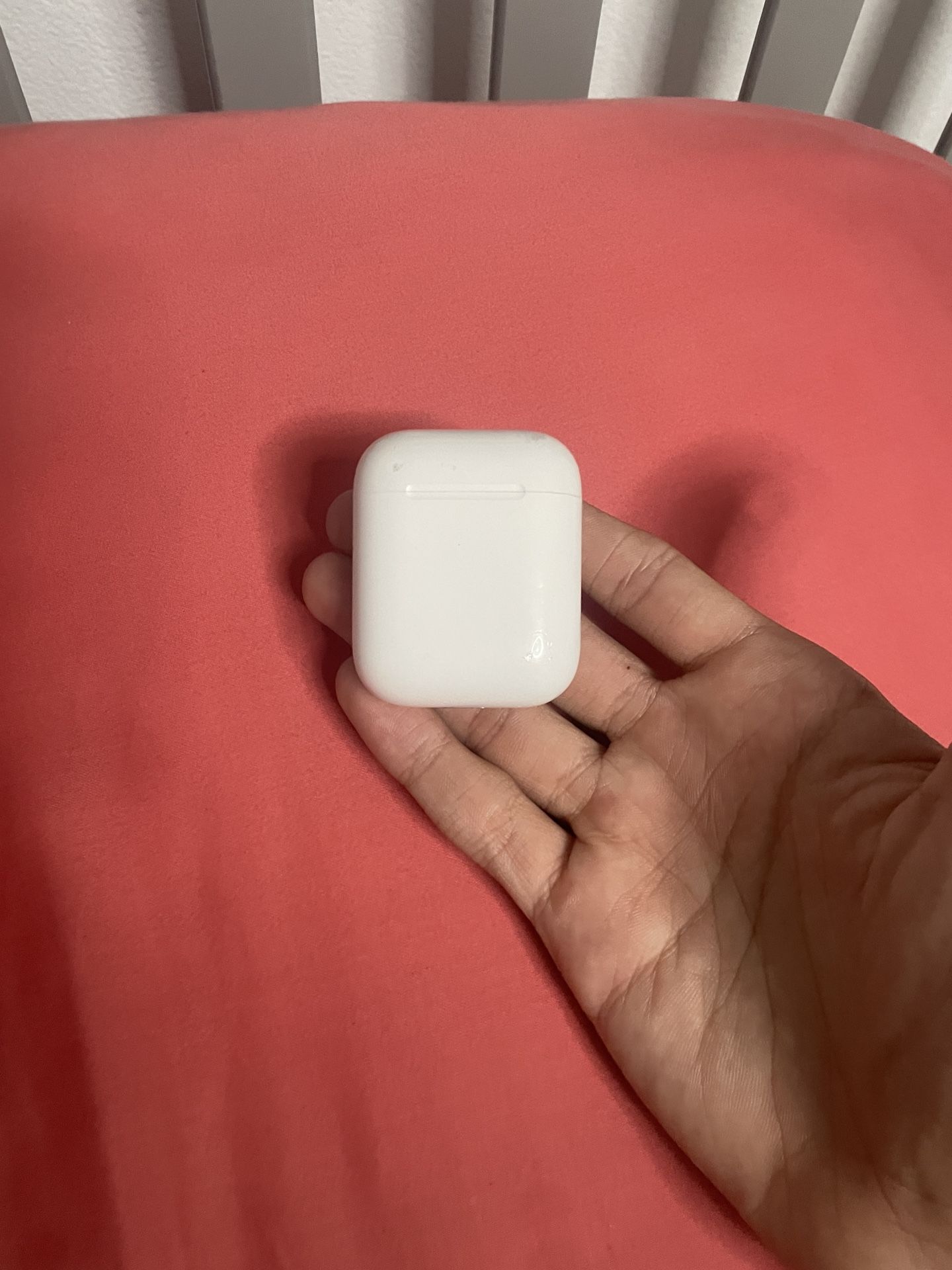 Apple AirPods gen 1 ( JUST THE CASE)