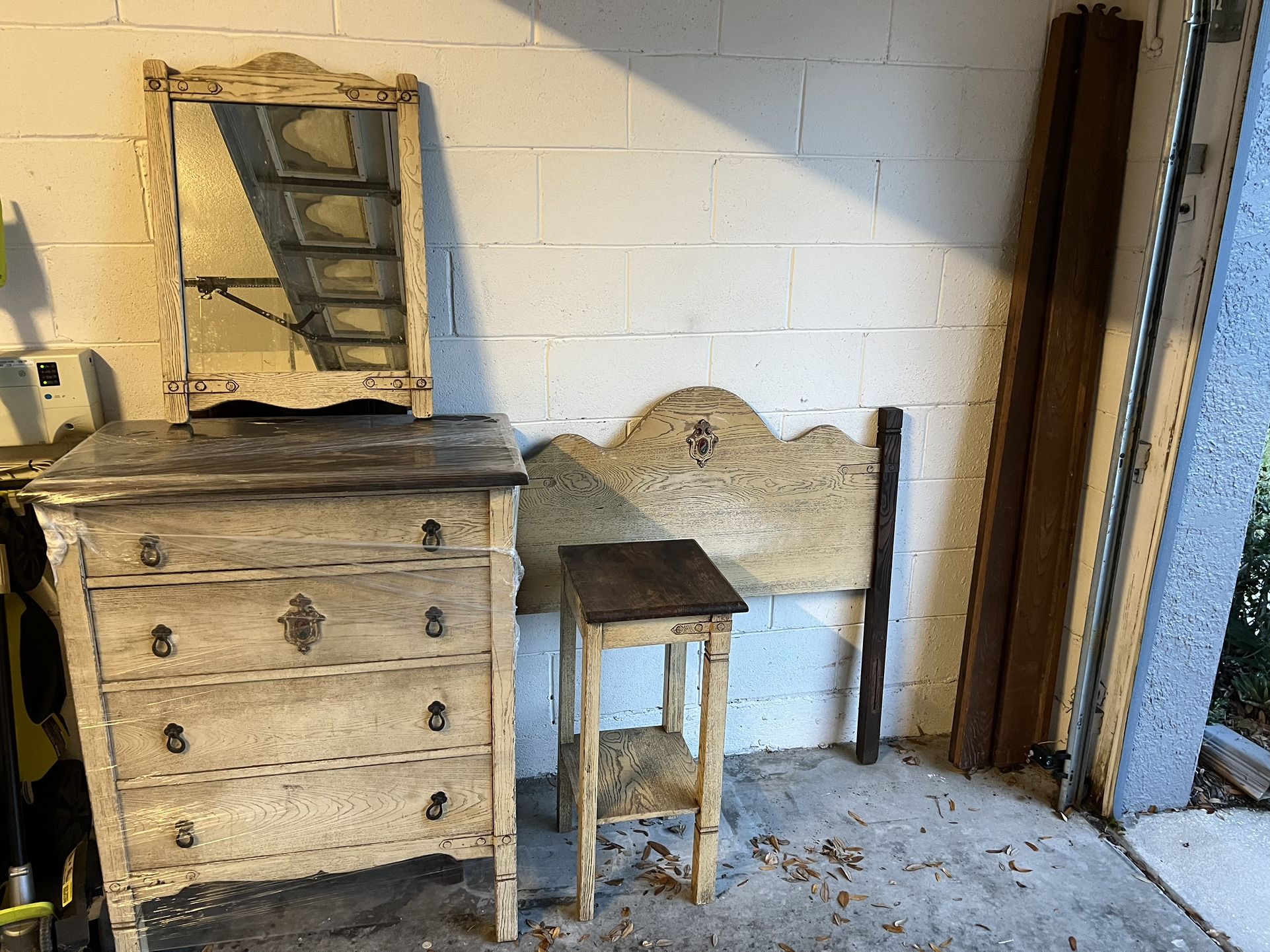 Antique Twin Bedroom Set
