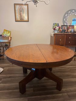 Round Table ~ 54” ~ Nice ~ Solid Wood