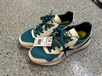 New Reebok running shoes Unisex  size m7.5 w9