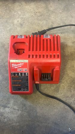 Milwaukee M12/M18 Battery Charger