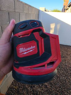 Milwaukee M18 Cordless 5 in. Random Orbit Sander Tool Only