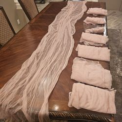 10 Ft Table Runners For A Festive Ocasion