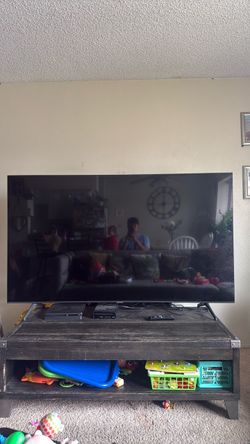 Samsung 75” 4K Smart TV – Cracked Screen – Parts/Repair