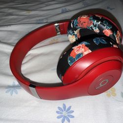 Beats - Studio Pro - Wireless Noise Cancelling Over-the-Ear Headphones