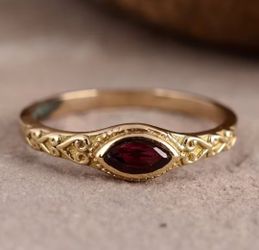 Lovely Deep Red Gold Tone Vintage Style Ring