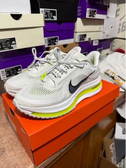 NIKE PEGASUS PREMIUM VOLT Sz 8.5