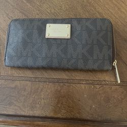 Michael Kors Wallet Excellent Condition 