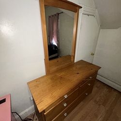 Wooden 6 Drawer Dresser with detachable mirror.