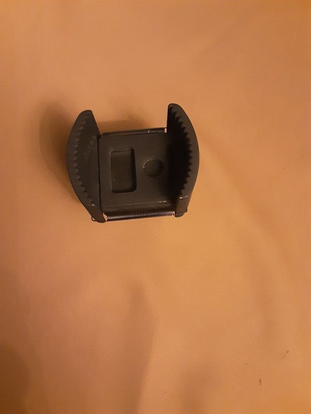 adjustable oil filter wrench for 2 1/4 to 3 1/4 inch filter (345)