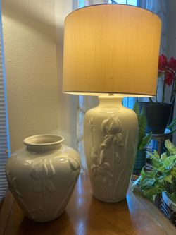 VINTAGE IRIS CERAMIC LAMP W/VASE