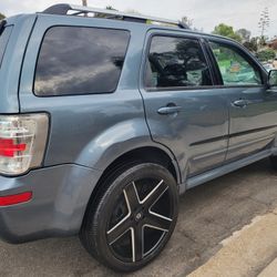 (10) Mercury Mariner, Clean Title, Registered, Smogged, 22"rims, Reliable Transportation, Gas Saver 