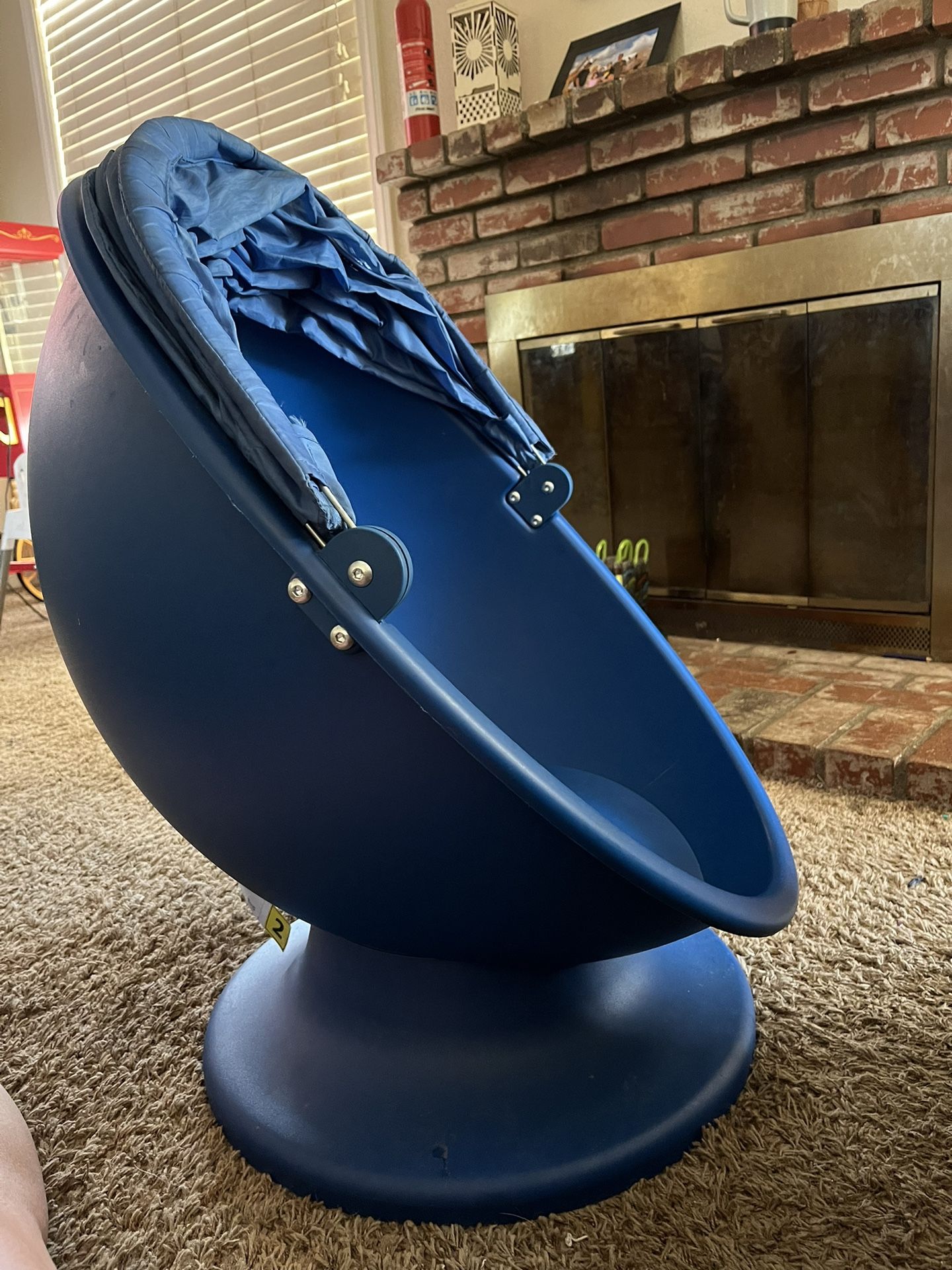 Kids egg chair