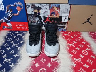 Men's Jordans Cement 11s Size 9 