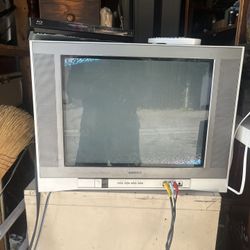 📺 Toshiba 20-Inch Flat Tube CRT TV – Model 20AF45 – Working – Needs Remote for Video Input Switching  This is a used Toshiba 20-inch flat screen CRT 