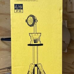 DEWALT
20V  LED Tripod Light