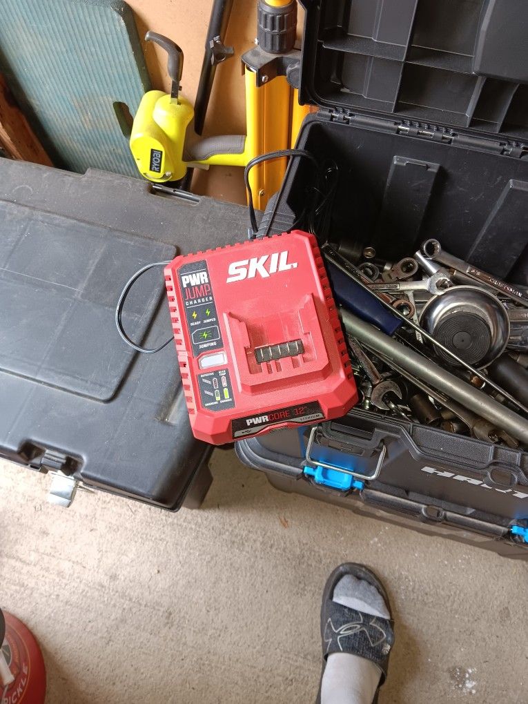 Skill Battery Charger