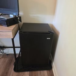 Kenmore Mini Freezer ( FREEZES EVERYTHING) MOVING SALE NEEDS TO GO!!!