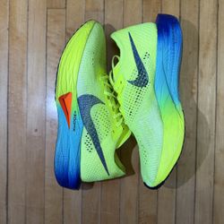 Nike ZoomX VaporFly Next% 3 Fast Pack DV4129-700 Unisex Sz. 10.5 Men/12 Women